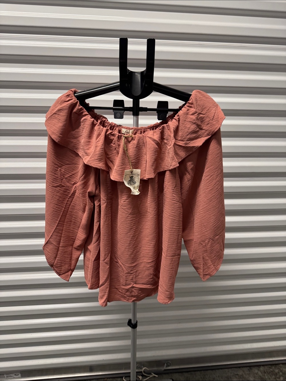 easel Off-the-Shoulder Ruffle Top in Mauve